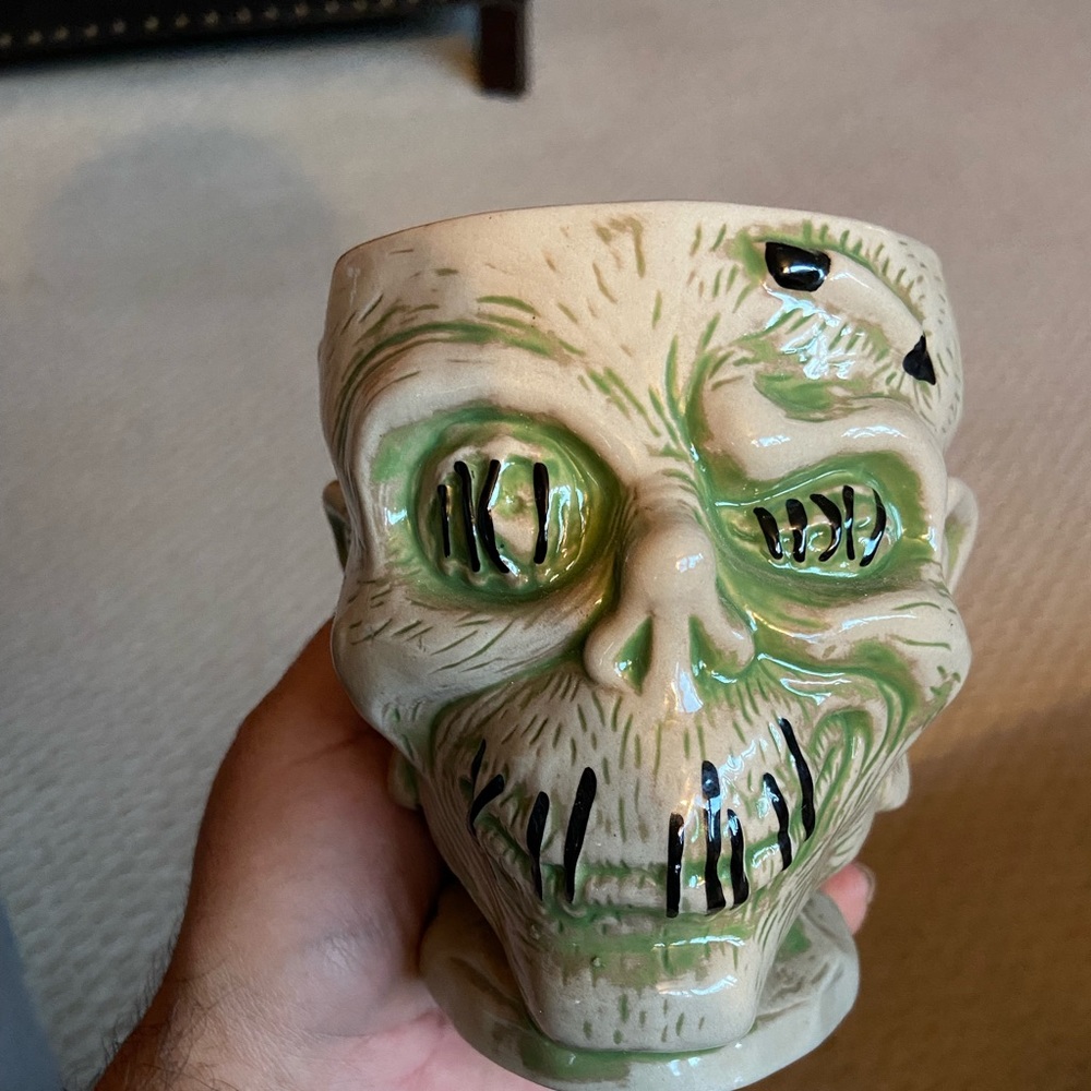DISNEY LAND Trader Sams Enchanted TIKI BAR Zombie Head 2nd Edition Mug Minty!